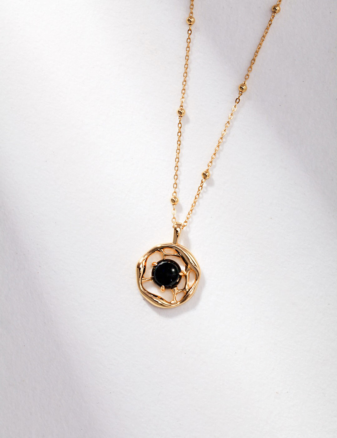 Elegant Fluid Onyx Necklace