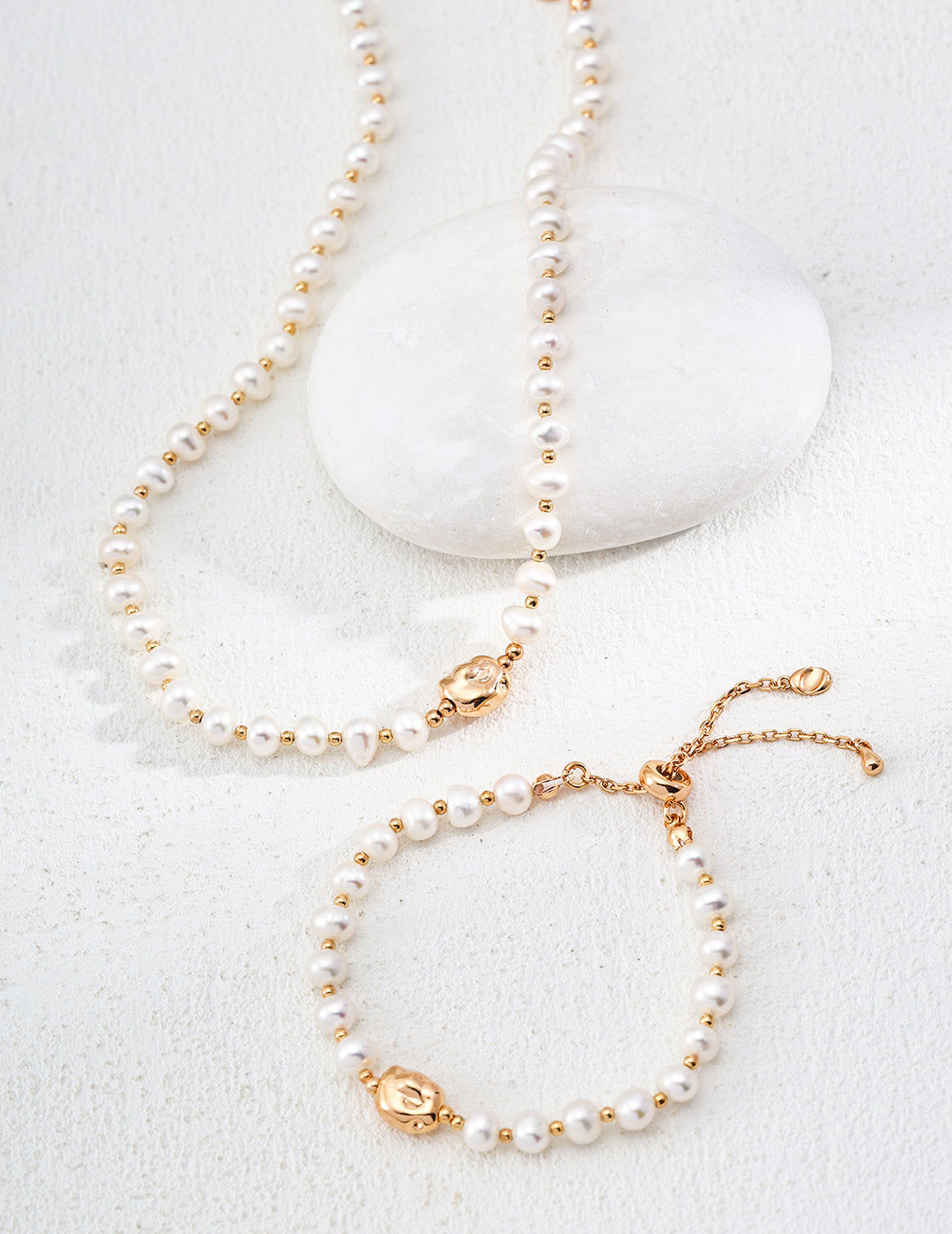 Classic Harmony Pearl Necklace and Bracelet