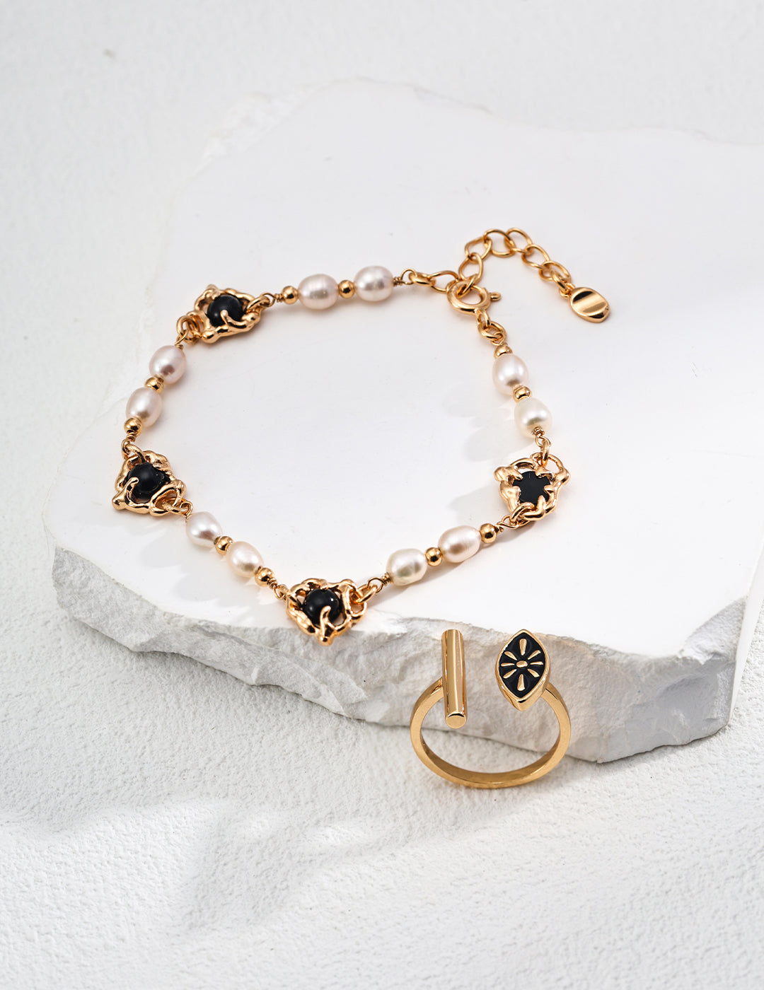 Retro Gold Pearl & Onyx Bracelet