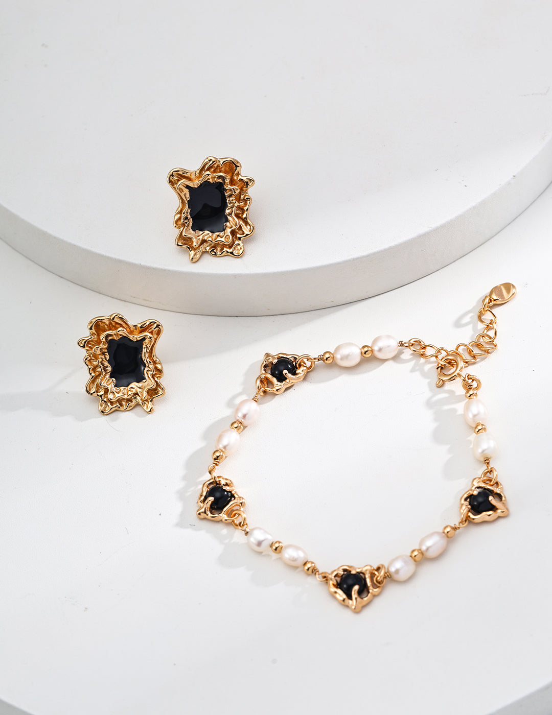 Retro Gold Pearl & Onyx Bracelet