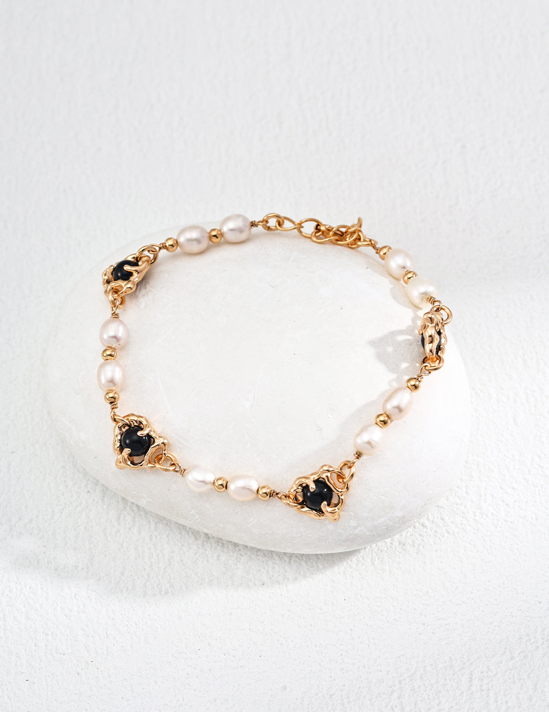 Retro Gold Pearl & Onyx Bracelet